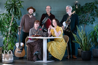 RIALTO PRESENTS Solas